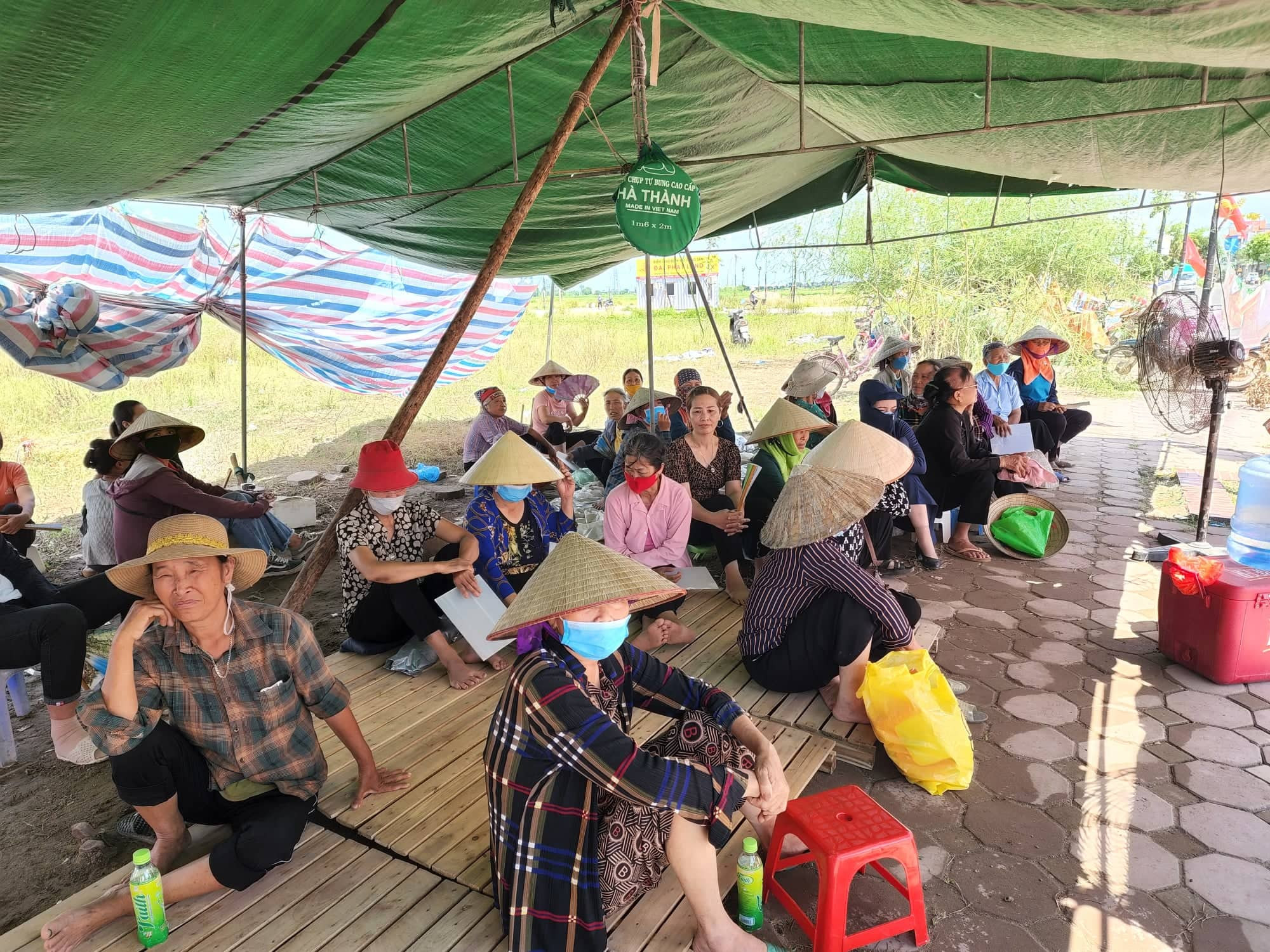 Phụ huynh phản đối nhà máy xử lý rác thải, hơn 160 học sinh không đến trường