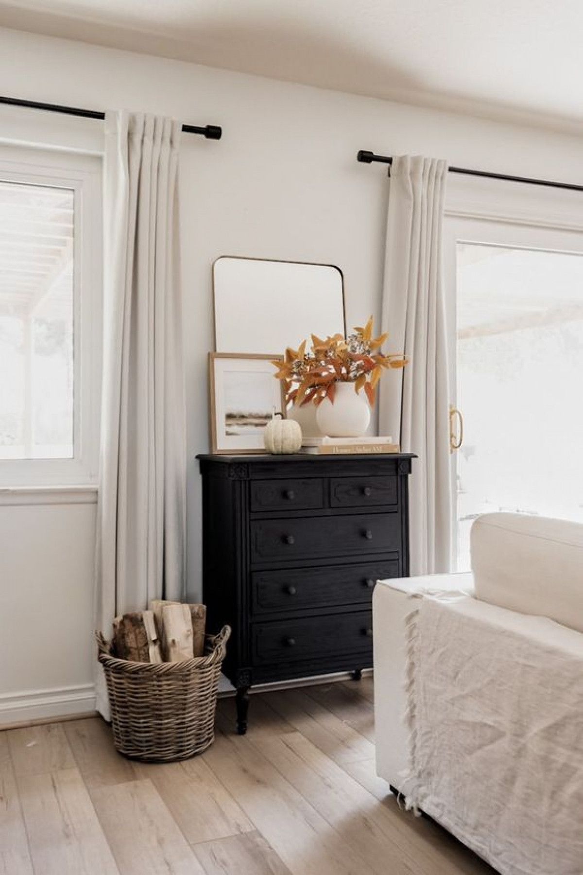 nhung y tuong trang tri phong khach tuyet dep vao mua thu hinh anh 2