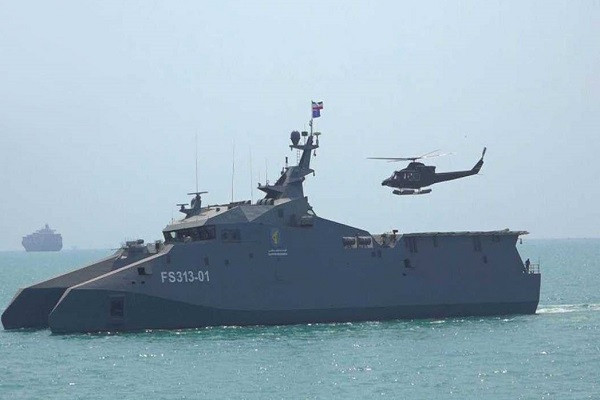Khám phá tàu chiến hai thân 'độc, lạ' của Iran