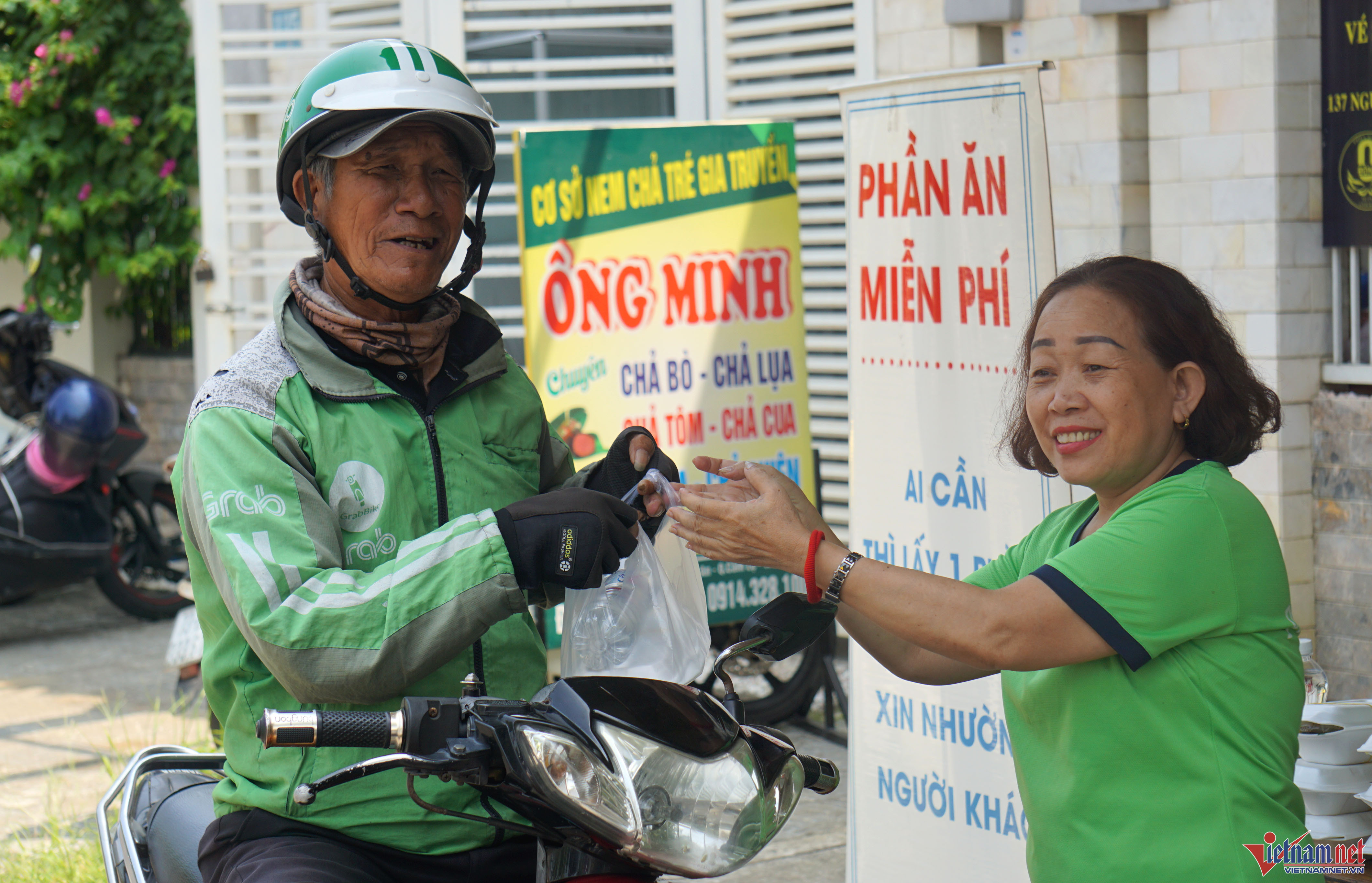 Bếp ăn 0 đồng giúp người khó khăn ở Đà Nẵng
