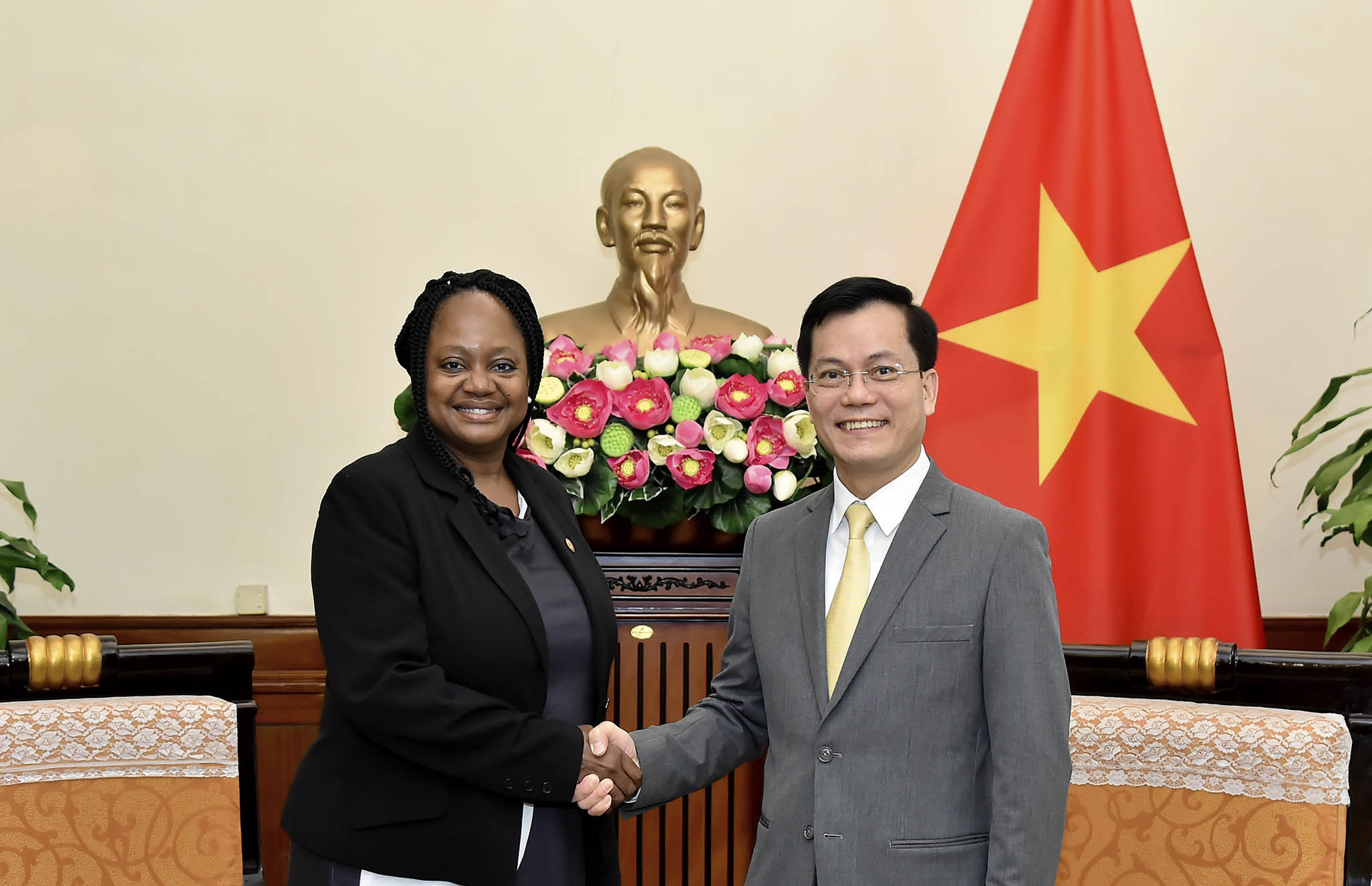 Thứ trưởng Ngoại giao Mỹ phụ trách Kiểm soát vũ khí và An ninh quốc tế thăm Việt Nam