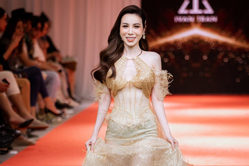 Hoàng Dung trình diễn London Fashion Week 2023 với vai trò đặc biệt