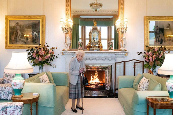 Điện Buckingham: Các bác sĩ lo ngại về sức khỏe của Nữ hoàng Anh Elizabeth