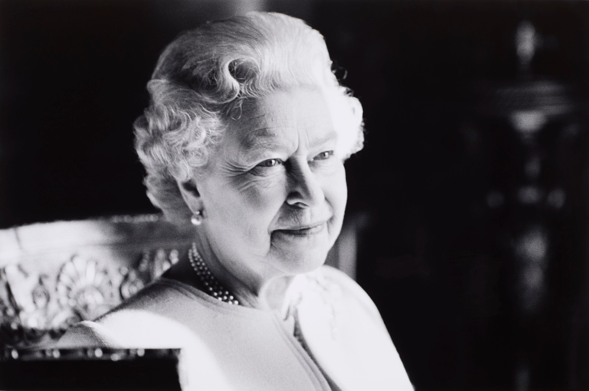 Đại sứ quán Anh mở sổ tang tưởng niệm Nữ hoàng Elizabeth II tại Việt Nam