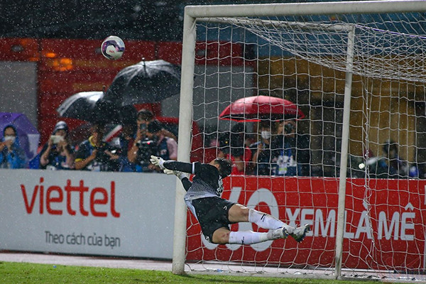 Video bàn thắng Viettel 0-0 Bình Định (pen 3-5): Văn Lâm tỏa sáng