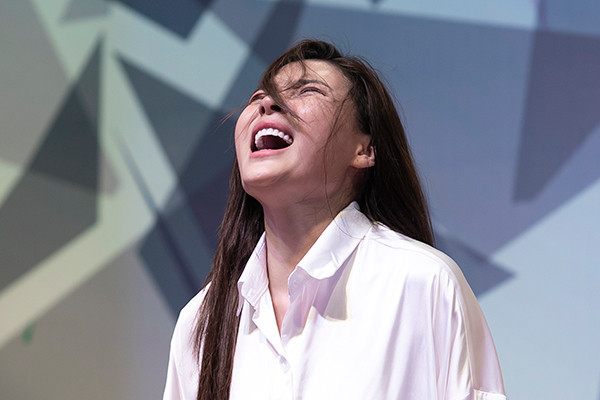 Lương Thế Thành làm khán giả xem Thúy Diễm khóc hết nước mắt trên sân khấu