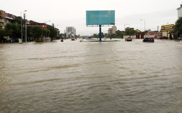 Mưa xối xả, nhiều nơi ở Nghệ An bị ngập lụt