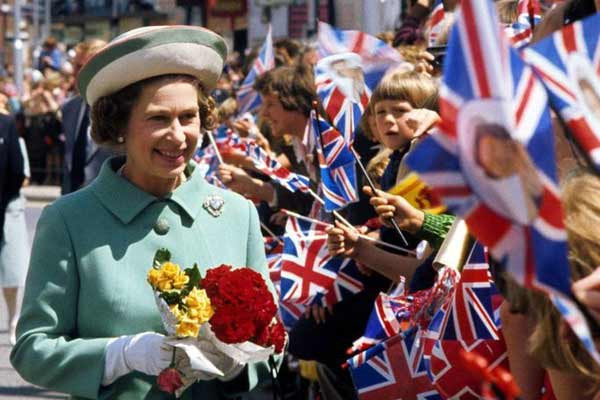 Những điểm nhấn trong cuộc đời Nữ hoàng Anh Elizabeth II