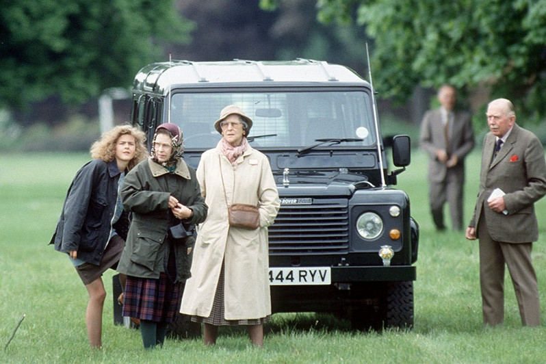 Những chiếc xe hơi 'hàng thửa' từng được Nữ hoàng Anh Elizabeth II sở hữu