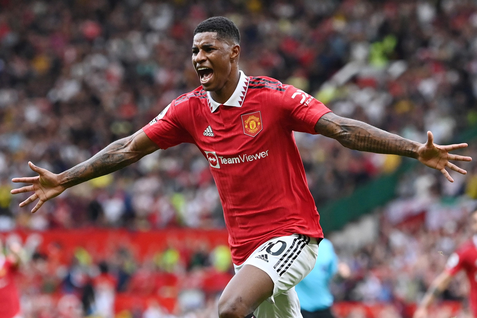 MU gia hạn Rashford, Chelsea mua Ronaldo