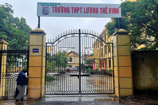 Thanh tra trường phổ thông tuyển vượt chỉ tiêu khiến học sinh 'suýt' bị đuổi