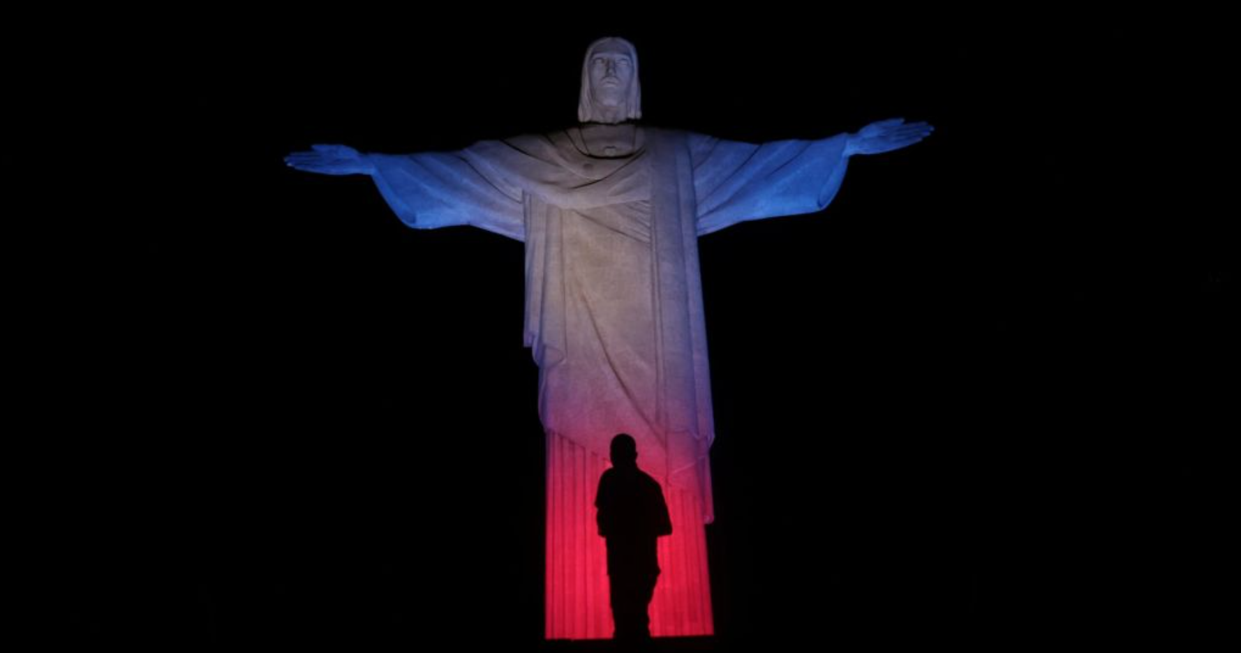 Tượng Chúa Cứu Thế ở thành phố Rio de Janeiro, Brazil được chiếu sáng bởi 3 màu đèn tượng trưng trên cờ của Vương quốc Anh (Union Jack), sau khi chính phủ nước này ra sắc lệnh để tang Nữ hoàng Elizabeth II trong vòng 3 ngày.