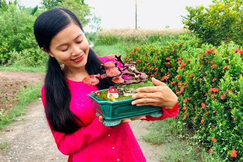 Cô gái trẻ về quê trồng nấm linh chi bonsai, tạo việc làm cho cả nhà