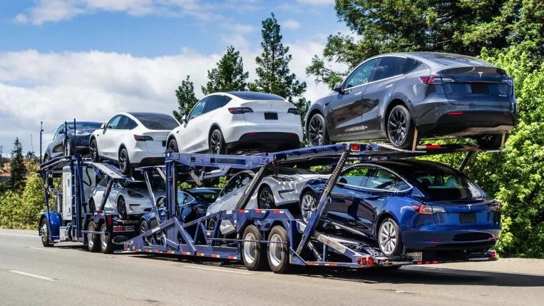 Khách hàng tố bị đại lý ép trả tiền trước nhưng không giao xe trong nhiều tháng trời