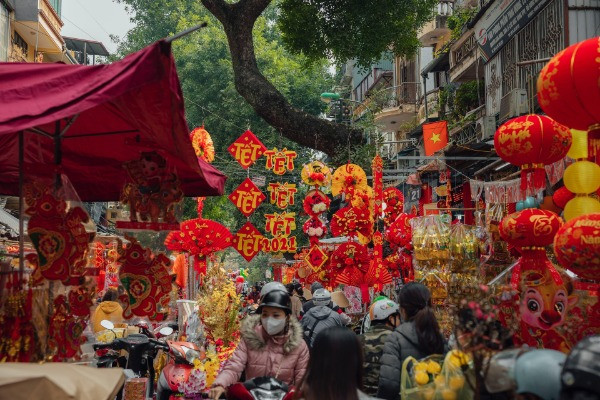 Nhớ Tết xưa theo mẹ ra chợ Đông Ba