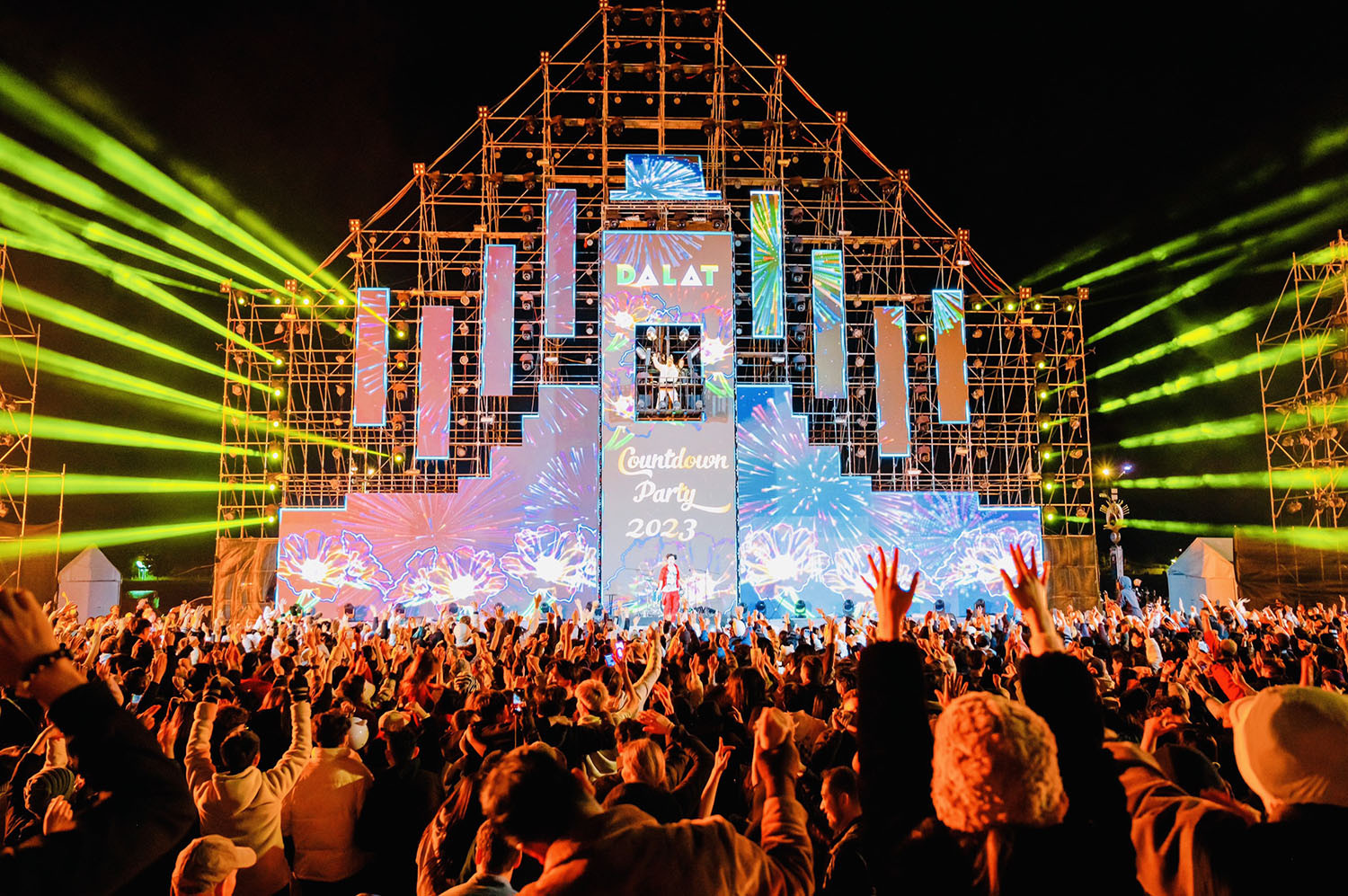 Hàng vạn người đếm ngược chào năm mới 2023 tại Đà Lạt