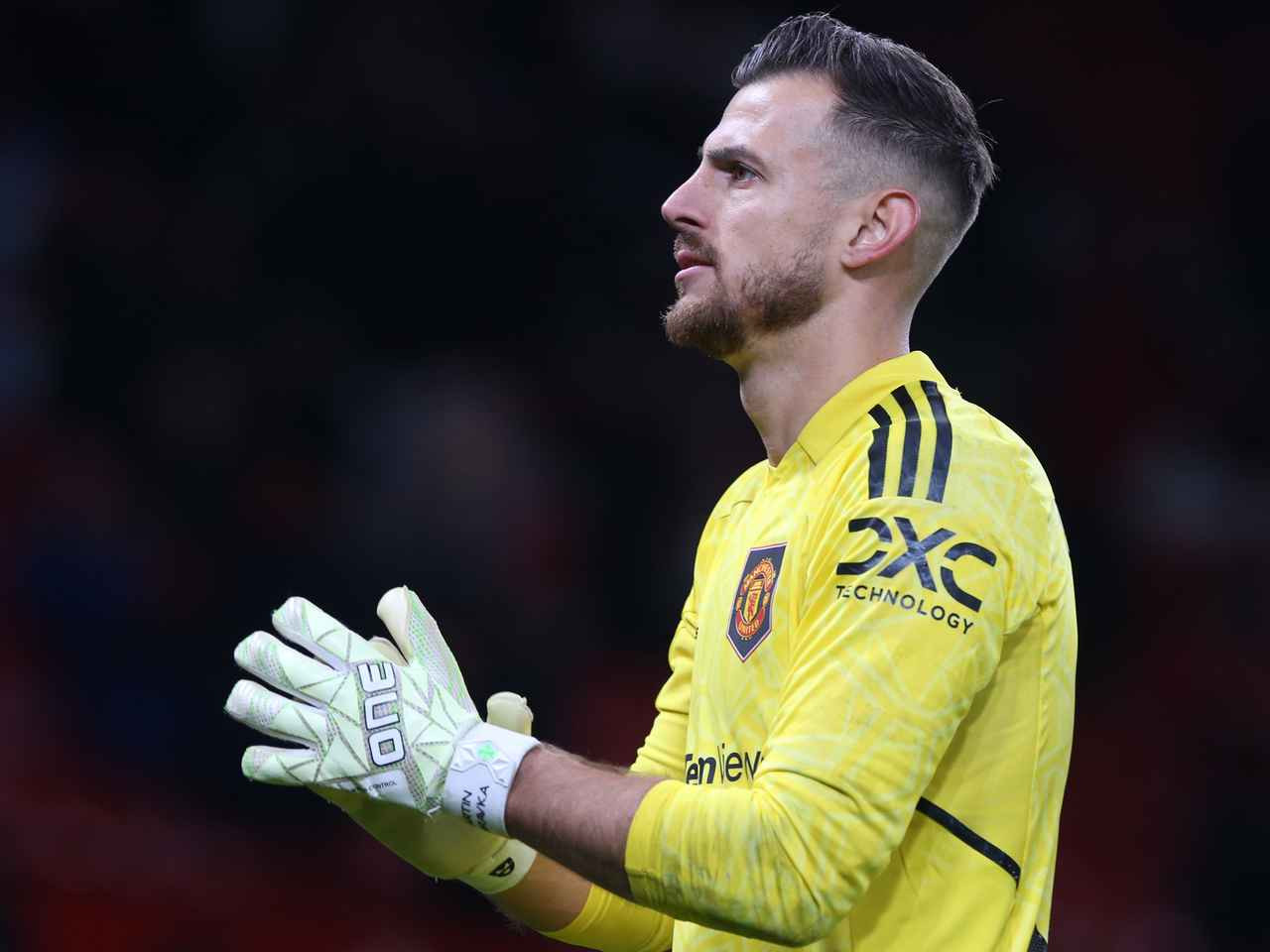 Thủ môn Dubravka bất ngờ rời MU chỉ sau 6 tháng