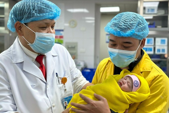 Những em bé chào đời lúc 0h ngày đầu tiên của năm 2023