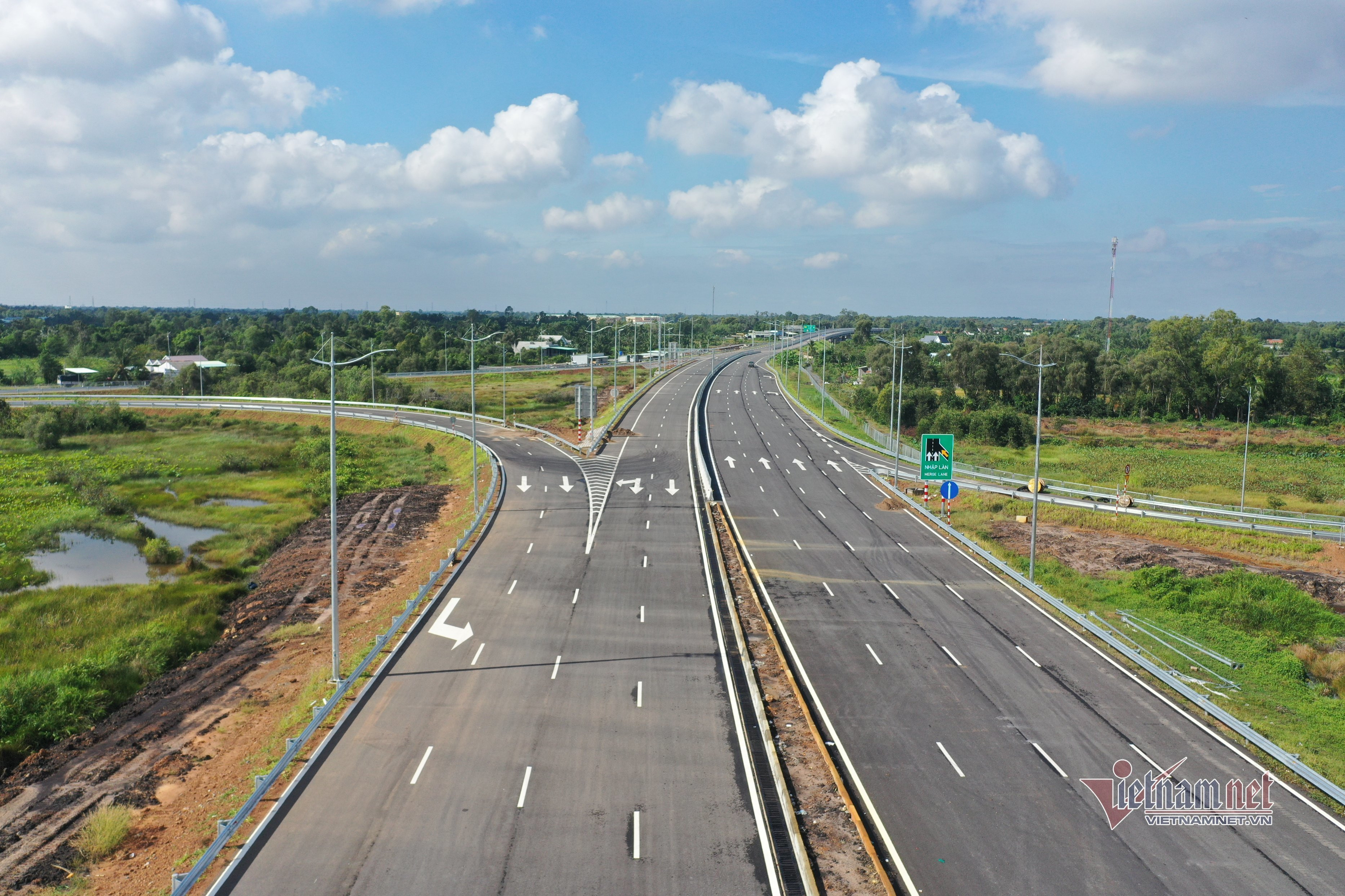 Thách thức phải tiếp tục cải cách, hoàn thiện thể chế giám sát thị trường tài chính