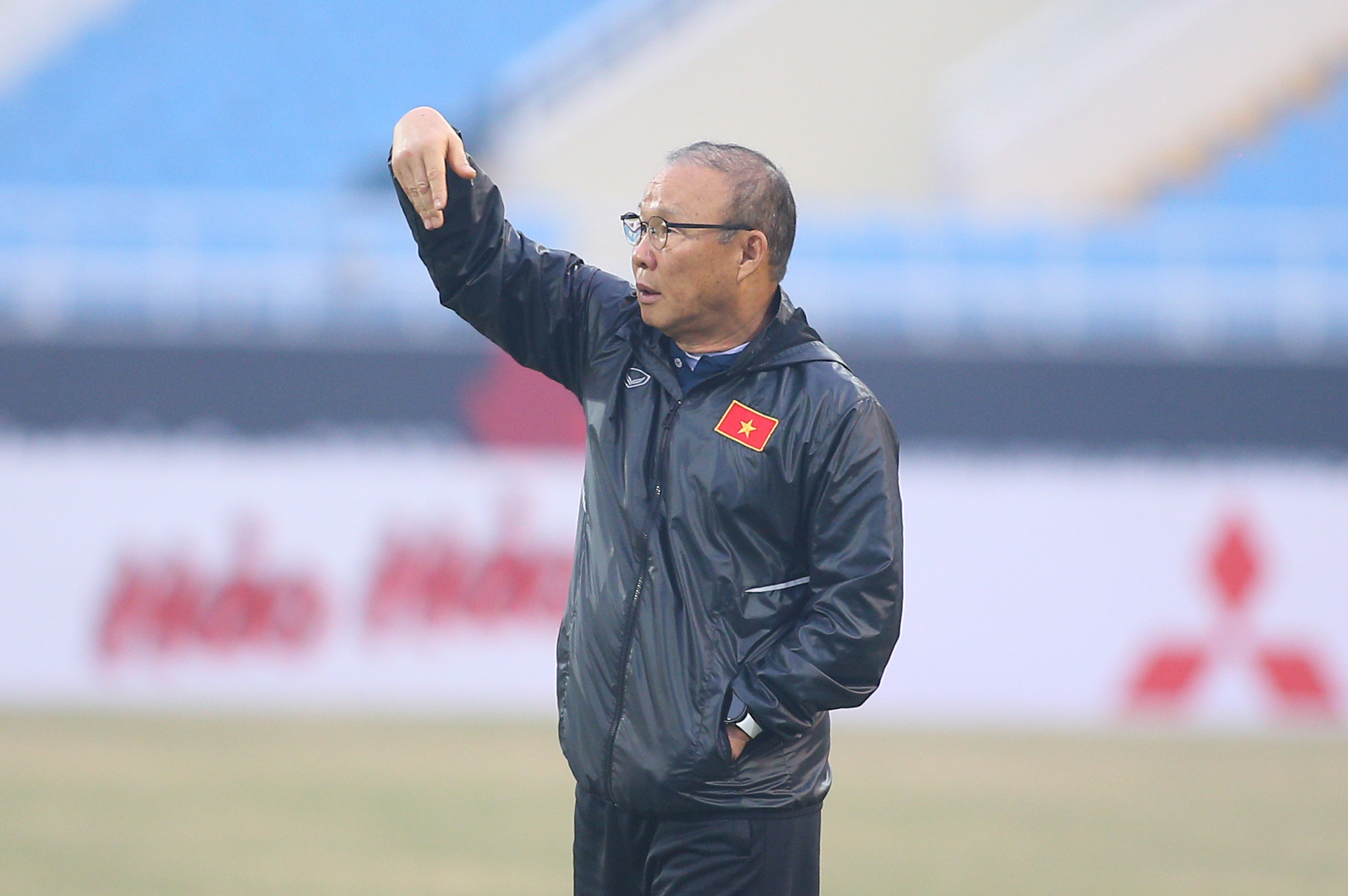 Tuyển Việt Nam: Thay đổi là... trở về lối đá cũ!