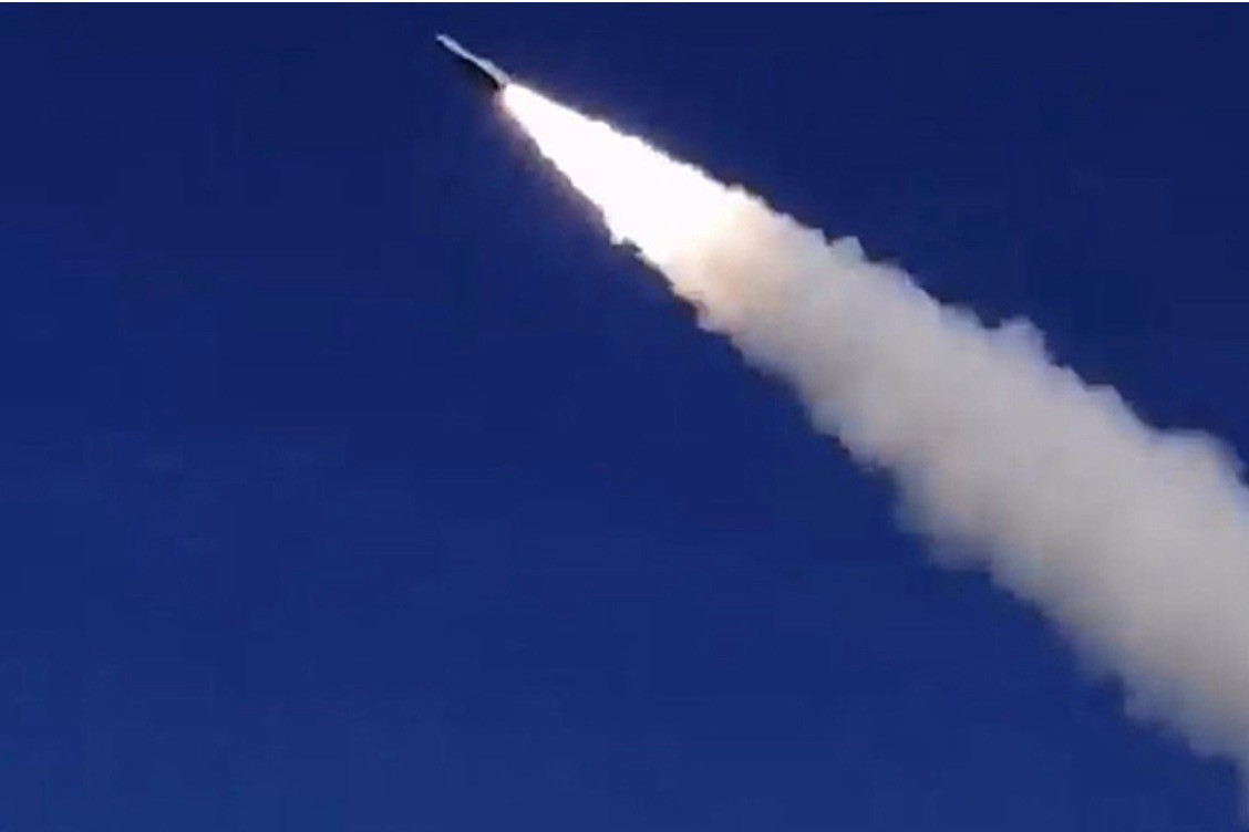 Còi báo động không kích hú khắp Ukraine trong ngày đầu năm mới