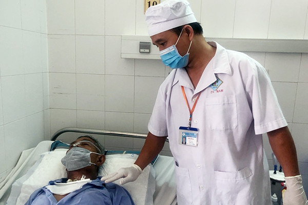 Người đàn ông liên tục bị chảy máu miệng, mũi