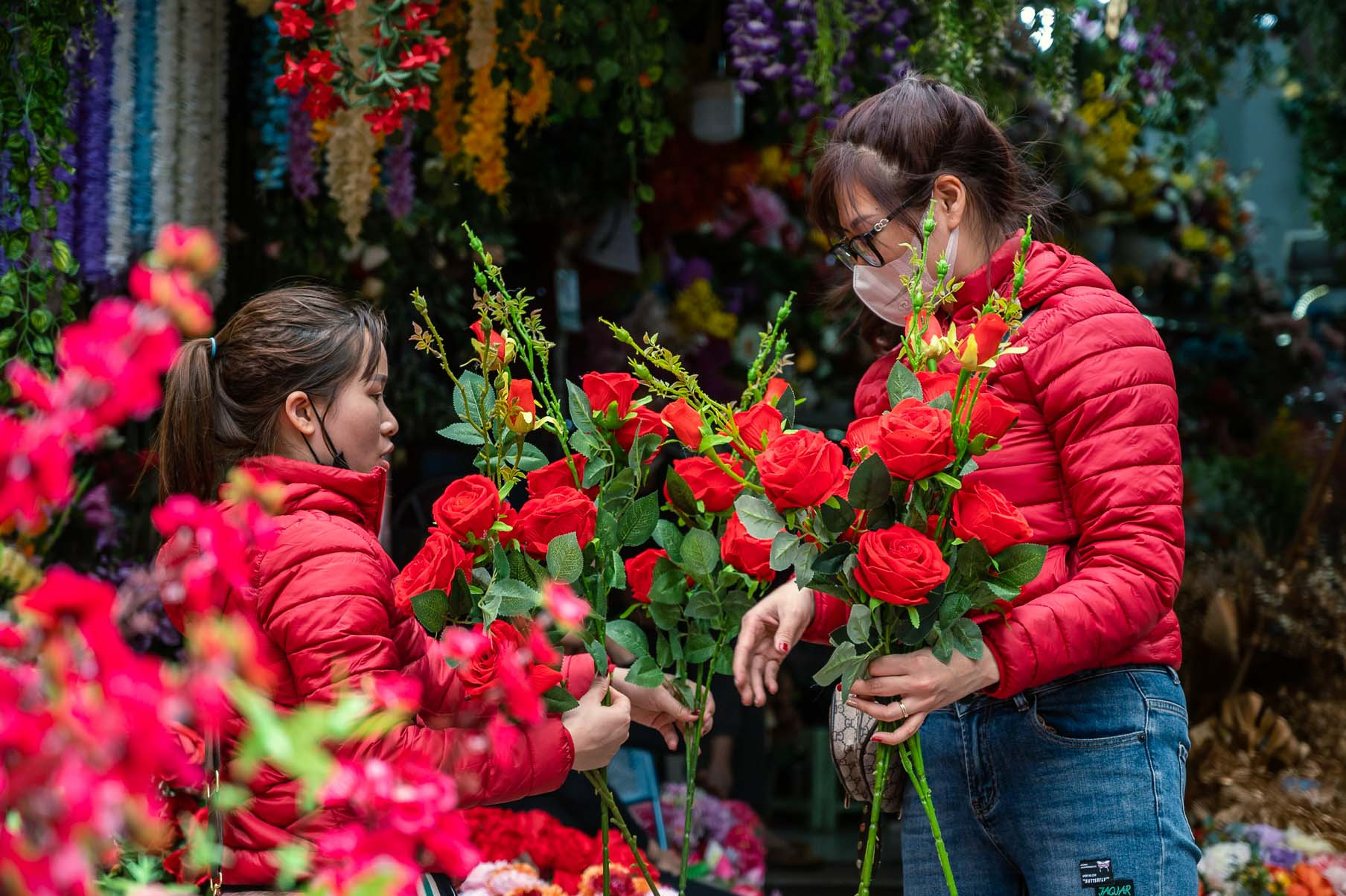 Chợ hoa Hàng Lược tấp nập khách trước ngày Táo quân