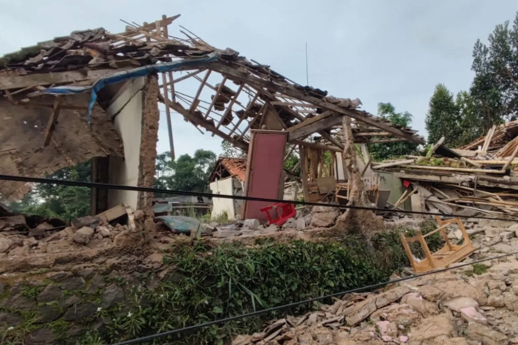 Động đất 7,6 độ richter, Indonesia ban bố cảnh báo sóng thần