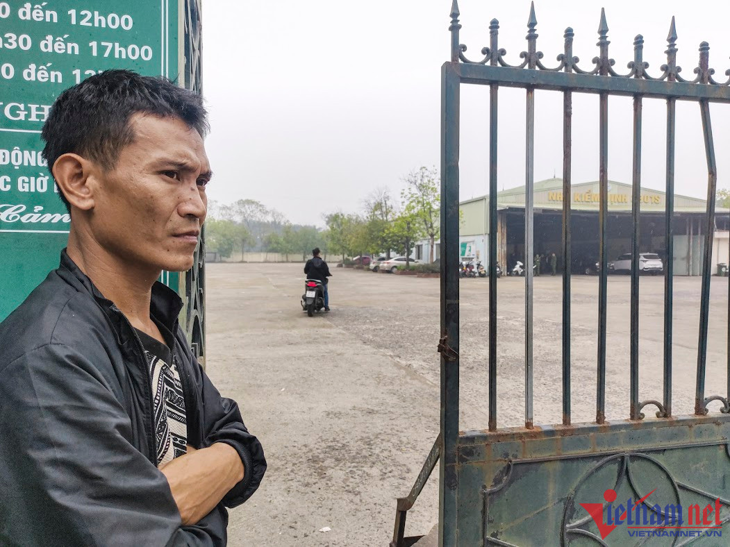 Trung tâm đăng kiểm bất ngờ đóng cửa, nhiều chủ xe 'khóc dở, mếu dở'