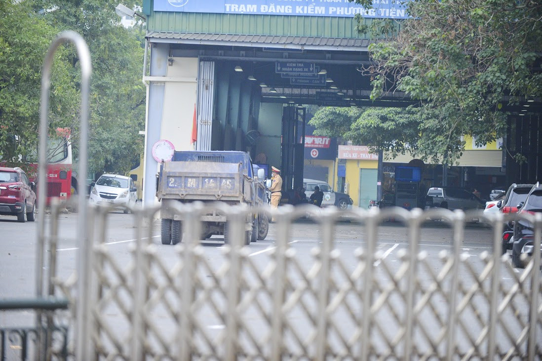 Nhiều trung tâm đăng kiểm ở Hà Nội tạm thời đóng cửa