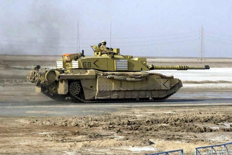 Tướng Anh nêu lý do Ukraine khó dùng xe tăng phương Tây, Nga chỉ trích Mỹ