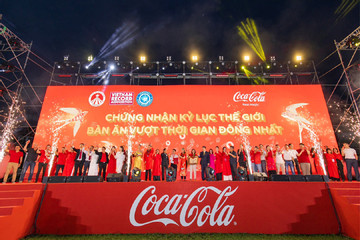 Coca-Cola xác lập kỷ lục Bàn ăn Tết Việt tôn vinh gia đình