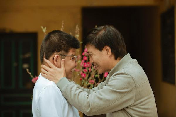 Bộ ảnh ấm áp tình phụ tử của cha con nghệ sĩ Quốc Tuấn