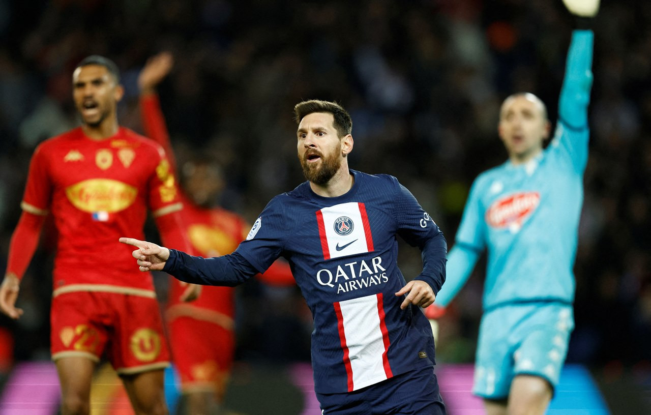 Messi lập công, PSG xây chắc ngôi đầu