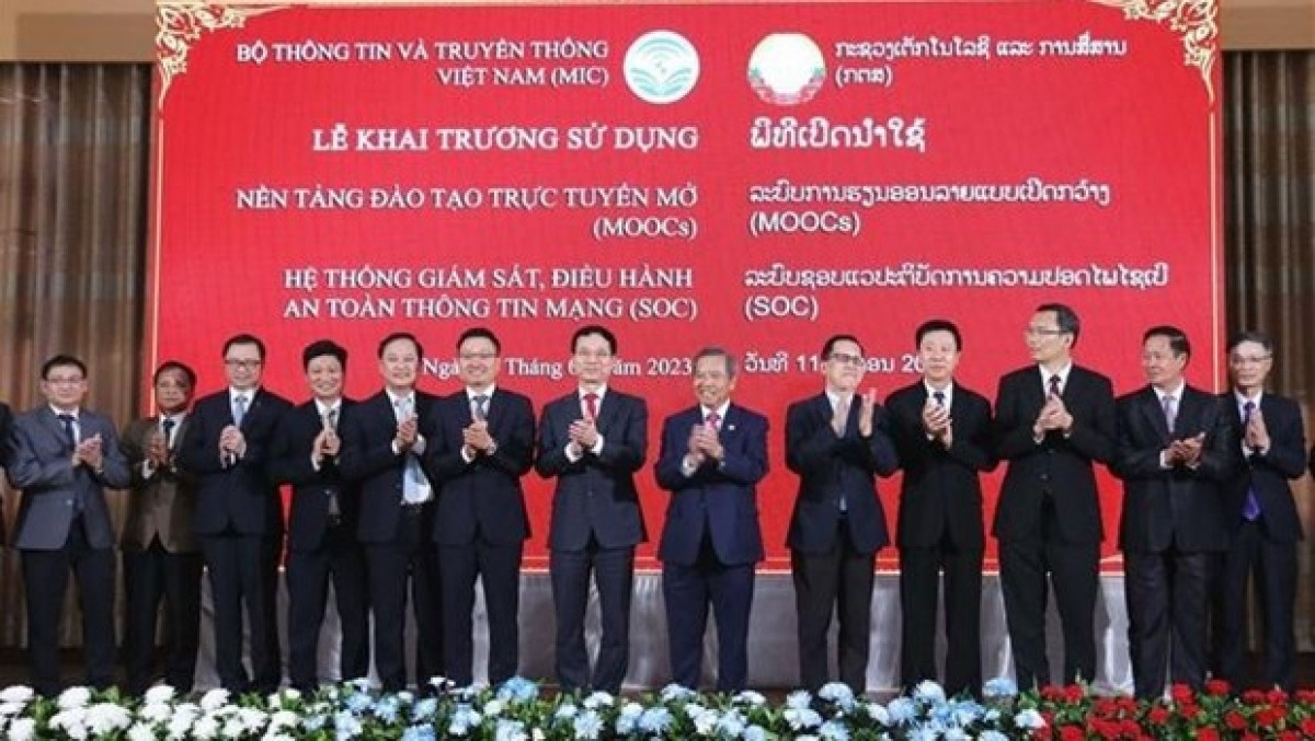 vietnam hands over systems to help laos boost digital transformation picture 1