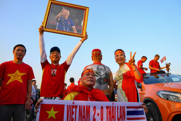 Cổ động viên ở Mỹ Đình tin tuyển Việt Nam đè bẹp Thái Lan