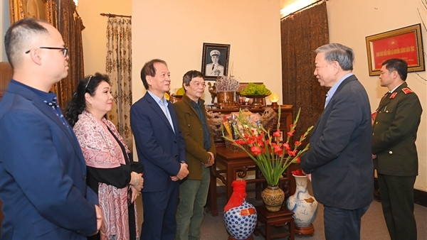 Bộ trưởng Tô Lâm tri ân, thăm hỏi gia đình các vị cố lãnh đạo Bộ Công an