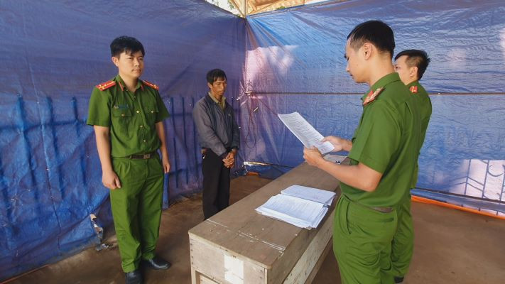 Mang súng kíp đi săn, quay sang bắn người để trả thù cá nhân