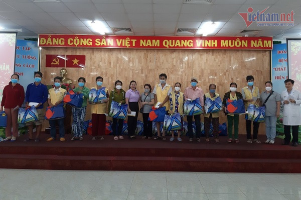 Niềm vui của 400 bệnh nhân khó khăn trước những món quà dịp Tết Quý Mão