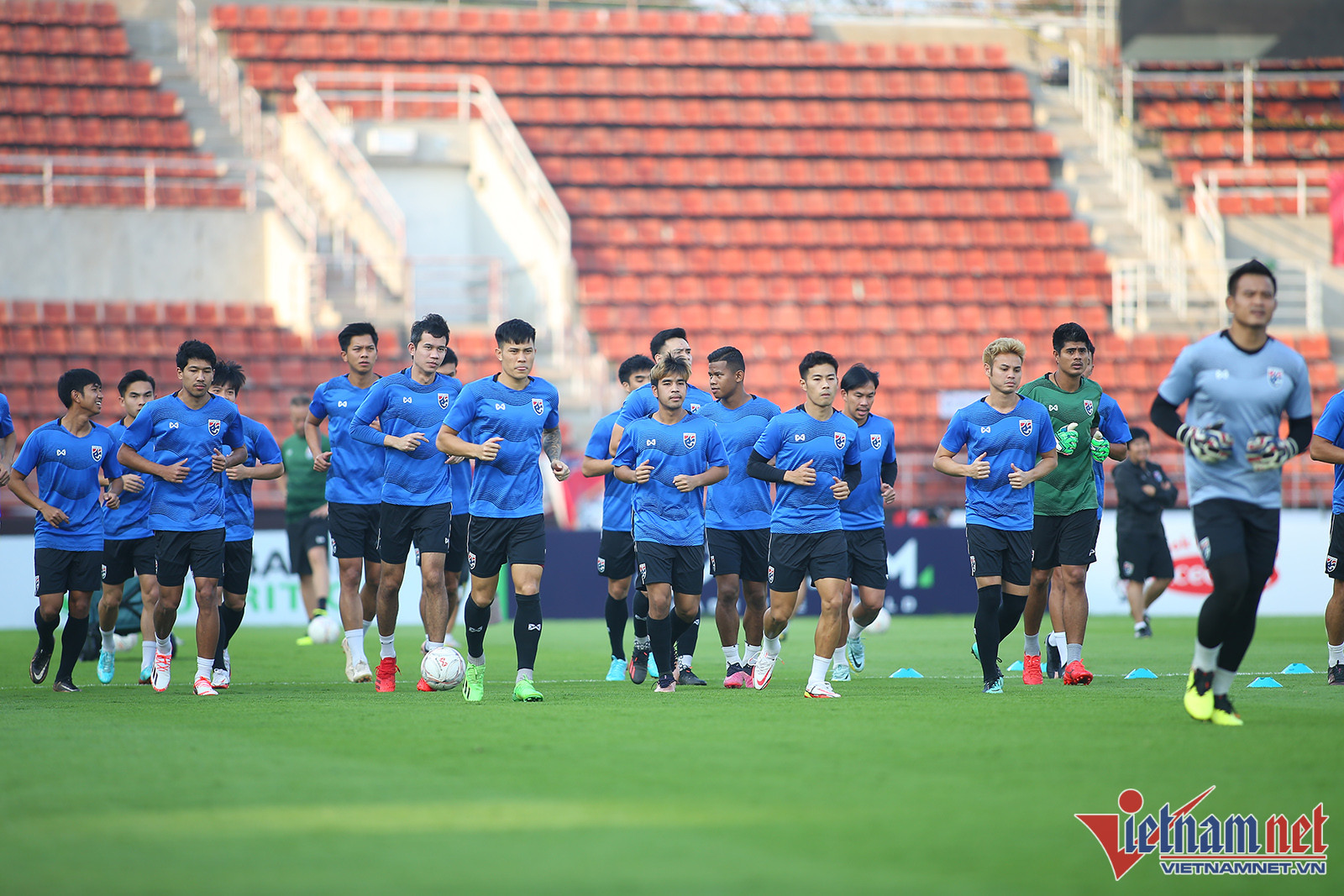 Dangda buồn bã nhìn tuyển Thái Lan tập luyện trận kết AFF Cup 2022