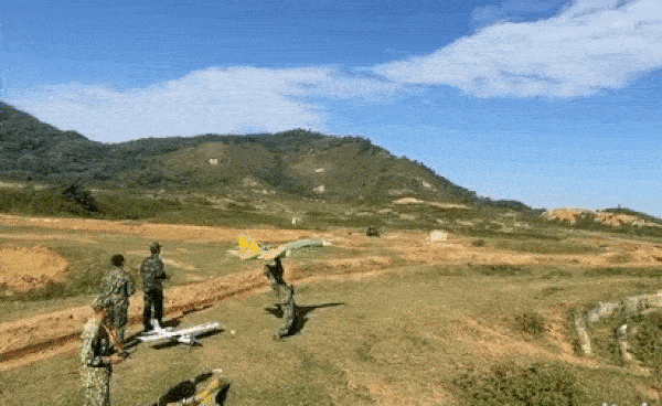 Video quân đội Việt Nam tập luyện với máy bay mô hình thu hút báo chí nước ngoài