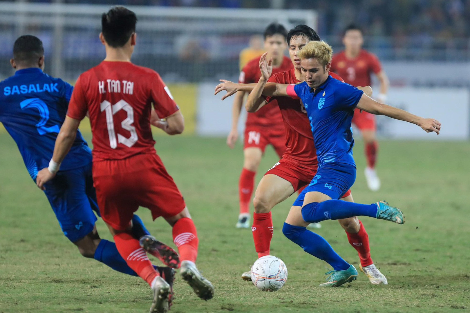 Tuyển Việt Nam thua Thái Lan: Món quà hụt cho thầy Park