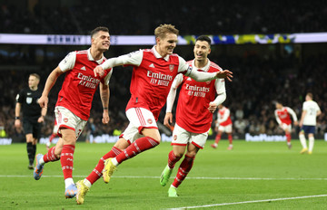 Đánh bại Tottenham, Arsenal xây chắc ngôi đầu