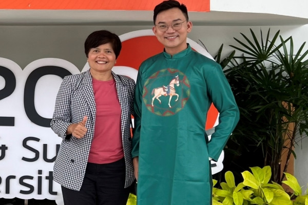 Nghiên cứu sinh Việt Nam xúng xính áo dài đón Tết ở Thái Lan