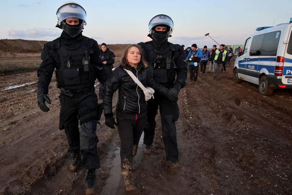 ‘Người hùng môi trường’ Greta Thunberg bị bắt ở Đức