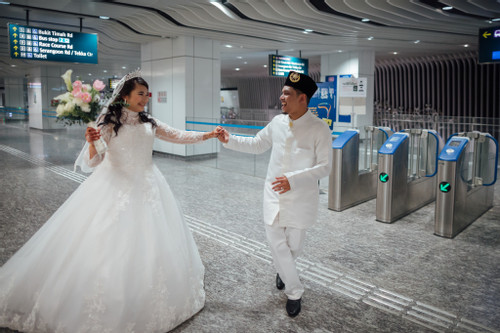 'Tiếng sét ái tình' của cặp đôi gặp nhau trên chuyến tàu điện ngầm