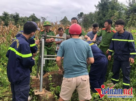 Giải cứu thành công người đàn ông sau 4 ngày rơi xuống giếng sâu 25m