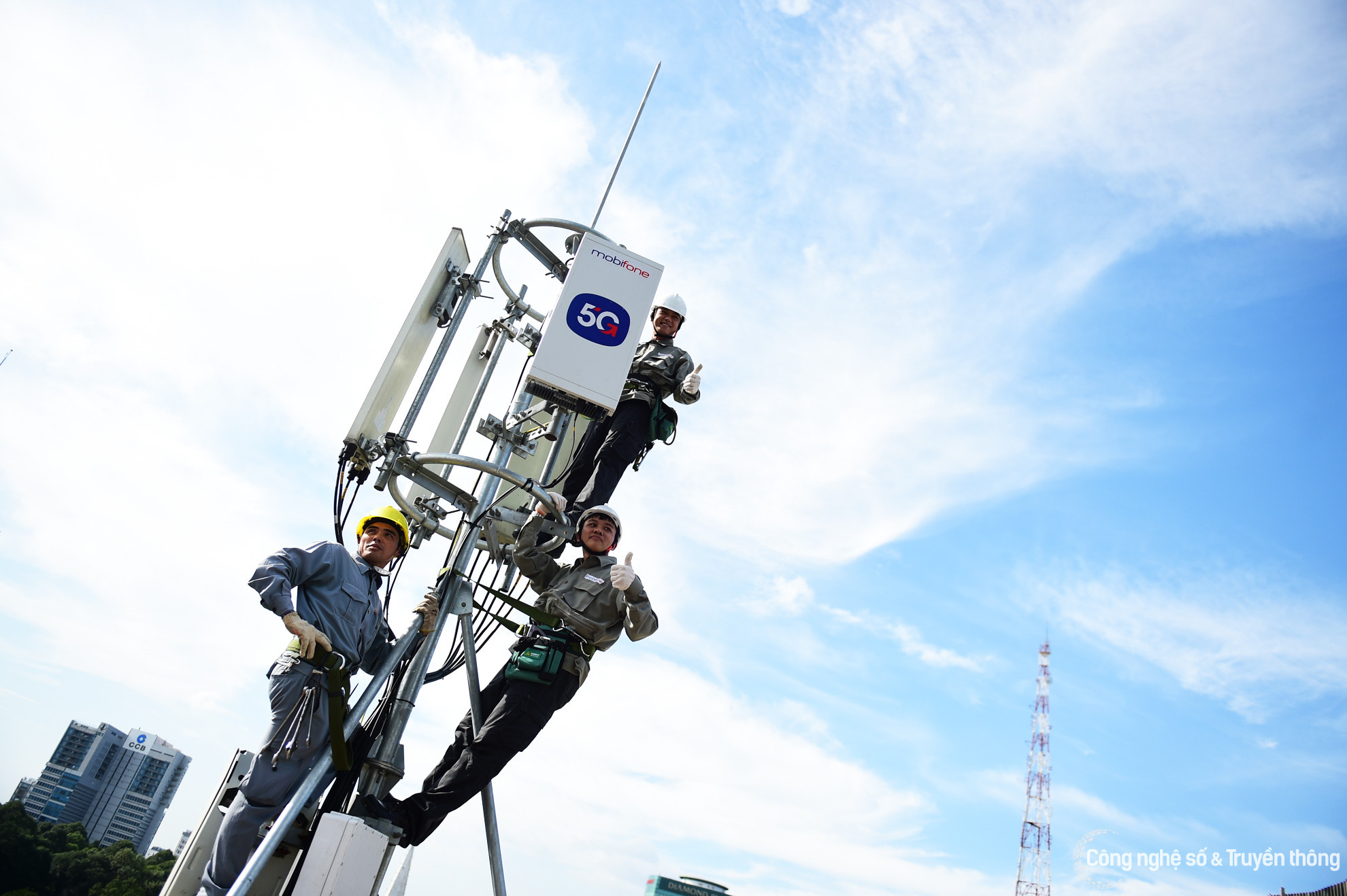 Telecom carriers commit to ensure smooth operation during Tet
