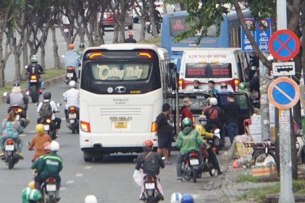 Cấm dừng, đậu xe hàng loạt tuyến đường trên địa bàn TP.HCM