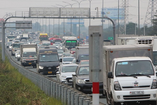 Hàng vạn người rời Hà Nội về quê đón Tết Nguyên đán